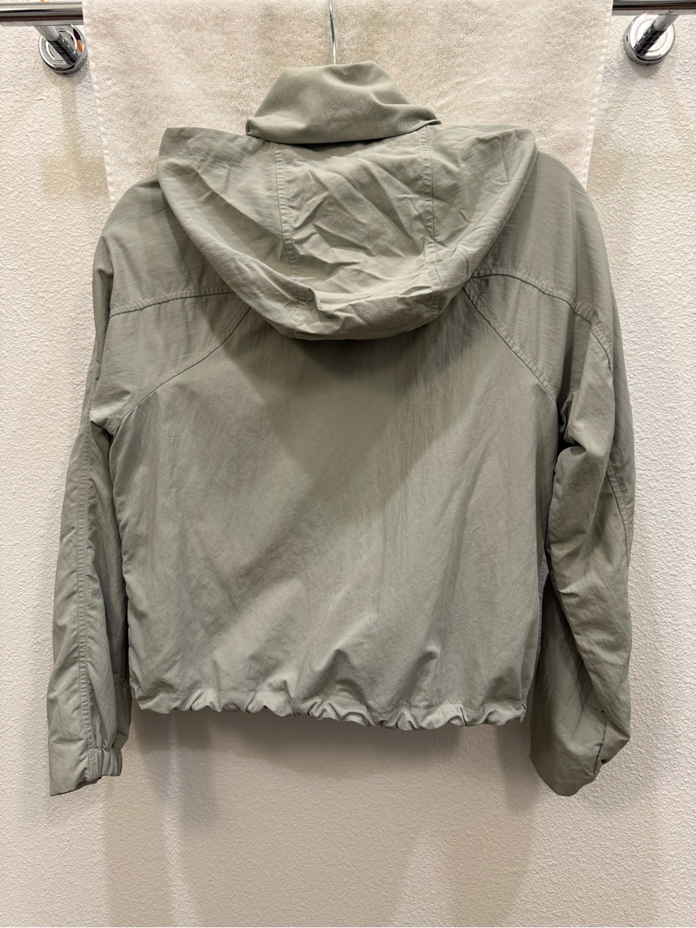 lululemon athletica Light Sage Green Packable Jacket - Picture 4 of 6